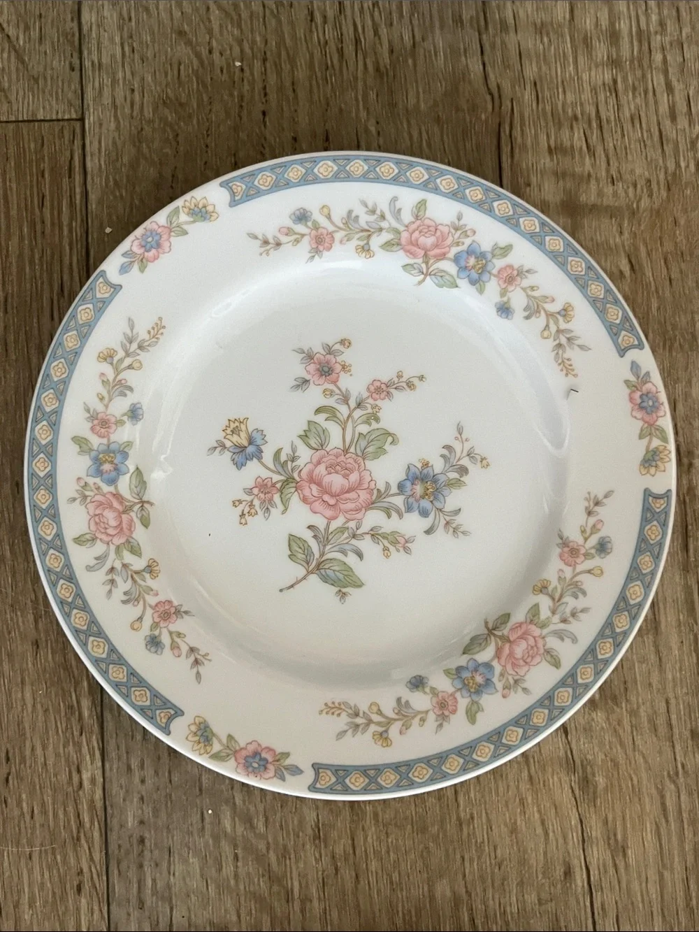 Vintage Towne Classic Floral Dinner Place Setting 